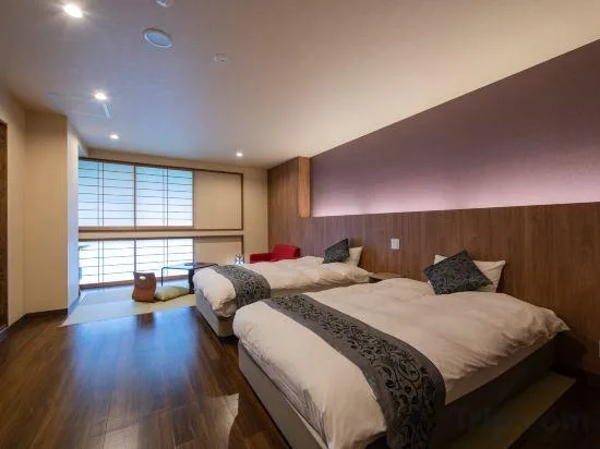 غرفة يابانية غربية بسرير نصف مزدوج بإطلالة على النهر، Hotel Miyama 1/1