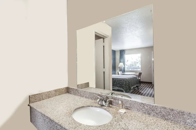 غرفة بسريرين مزدوجين للمدخنين، Days Inn by Wyndham Nashville North Opryland Area 3/3