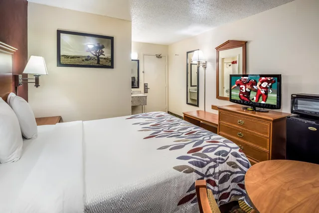 غرفة ديلوكس بسرير كوين، Red Roof Inn Chattanooga Lookout Mountain 2/3