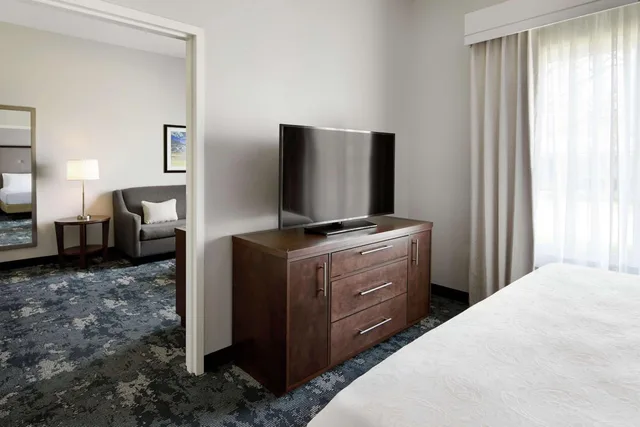 جناح بسرير كينج بغرفة نوم واحدة مع أريكة، Homewood Suites By Hilton Champaign-Urbana 3/6