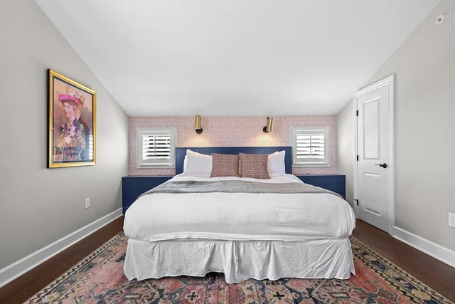 Roosevelt, Deluxe, Single, King Bed، Germantown Inn 1/10