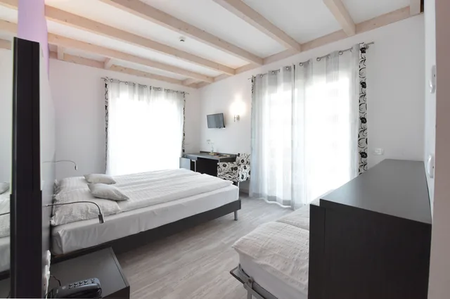 غرفة ثلاثية بسرير مزدوج وسرير فردي بشرفة، Ecohotel Primavera 2/6