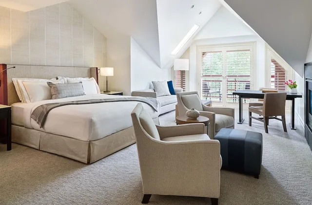 Premium, King Bed, Town Side، The Little Nell 1/2