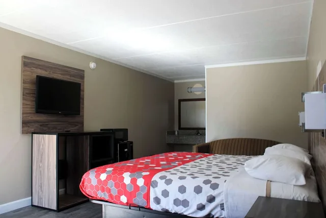 Standard, King Bed, Rodeway Inn Charlotte South 4/9