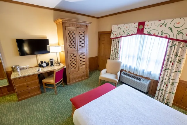 غرفة ديلوكس بسرير كوين، Oglebay Resort Conference Center 2/8
