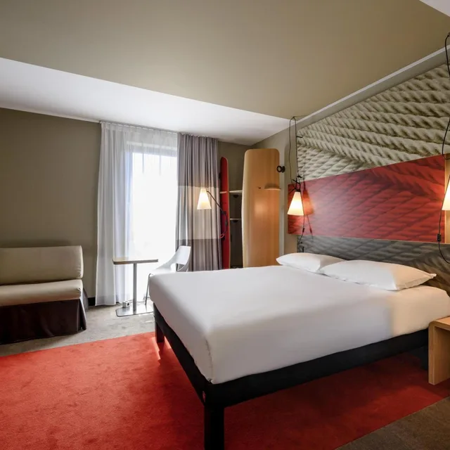 غرفة عائلية بسرير مزدوج وسرير فردي، Ibis Regensburg Zentrum 2/10
