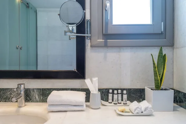 East, Double Bed, Sea View، Majestic 8/8