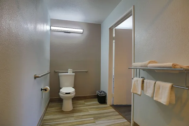 غرفة ديلوكس بسريرين مزدوجين لذوي الإعاقة، Motel6 Sacramento, CA - Old Sacramento North 9/10