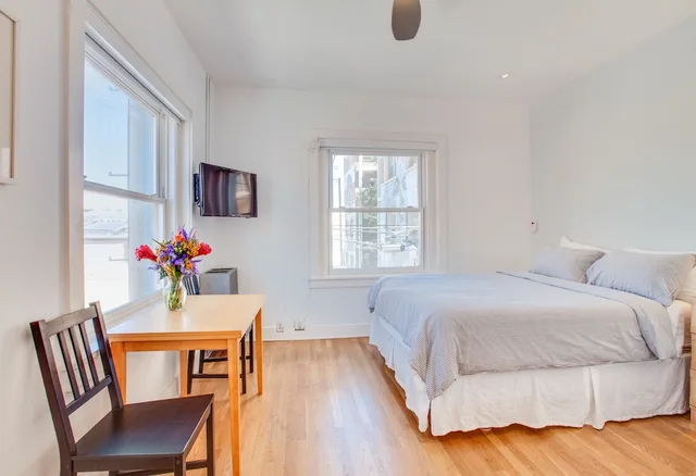 Junior Suite, Studio, Street View، Venice Suites 1/4