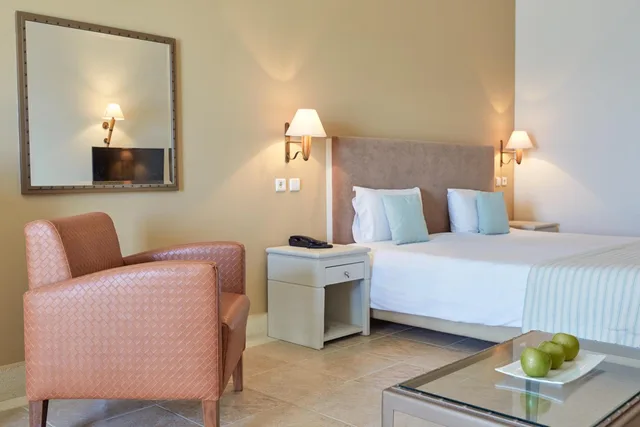 Junior Suite, Sea Front، GRAND BAY BEACH RESORT KOLYMBARI 3/9