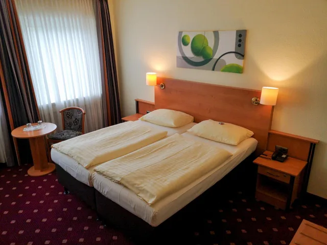 غرفة بسرير كوين، Hotel Boulevard Cologne 4/10