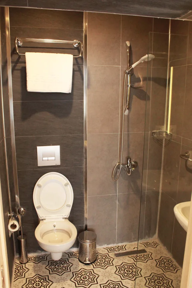 غرفة قياسية بسرير مزدوج، The Reina Hotel 3/4