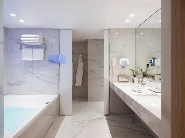 Divine, Suite, Queen Bed, Acropolis View، Divani Caravel Hotel 2/2
