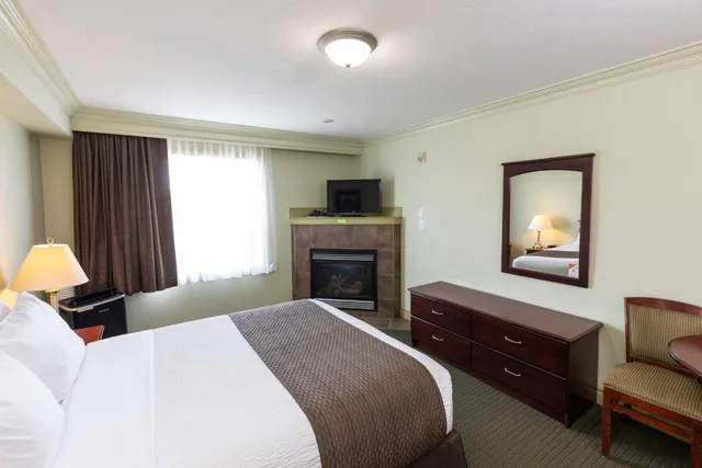 Efficiency, Queen Bed, Quality Inn & Suites Whitecourt 1/7
