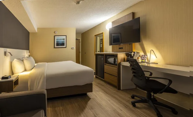 غرفة بسرير كينج لذوي الإعاقة، Comfort Inn Rouyn Noranda 3/5