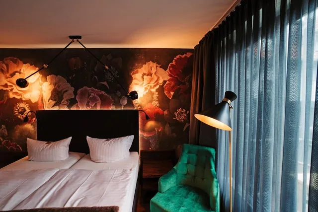غرفة ديلوكس مفردة بسرير كوين، THEhotel at LIPPISCHER HOF 1/1