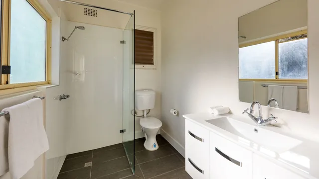شقة بسرير كوين وسريرين منفصلين بغرفتي نوم، COWRA MOTOR INN 8/10