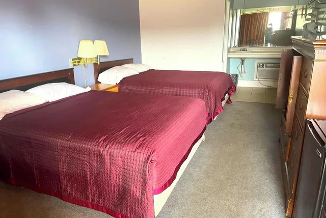 غرفة بسريرين مزدوجين للمدخنين، Gray Plaza Motel Benton Rend Lake I-57 10/10