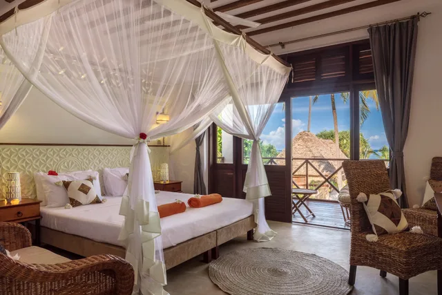 غرفة سوبيريور بسرير كينج بإطلالة على البحر بشرفة بغرفة نوم واحدة، Zanzibar Magic Boutique Hotel 1/3
