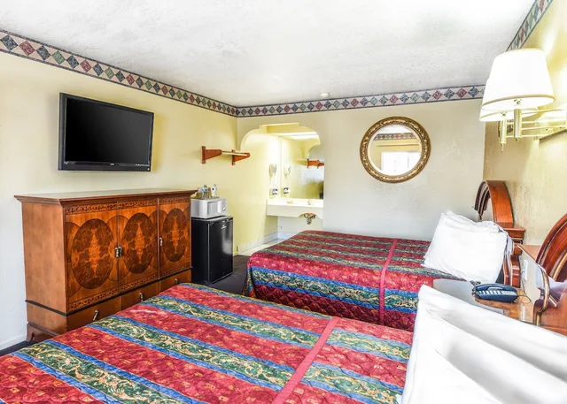 Sunset Motel، بومونا 20/26