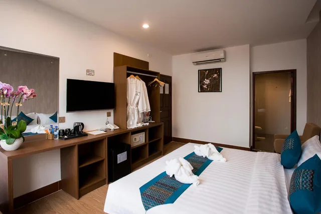 Deluxe, Double Bed, Orussey One Boutique 7/8