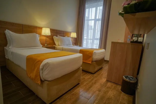 غرفة بسريرين منفصلين، فندق وورث إيليت(Worth Elite Hotel) 5/10