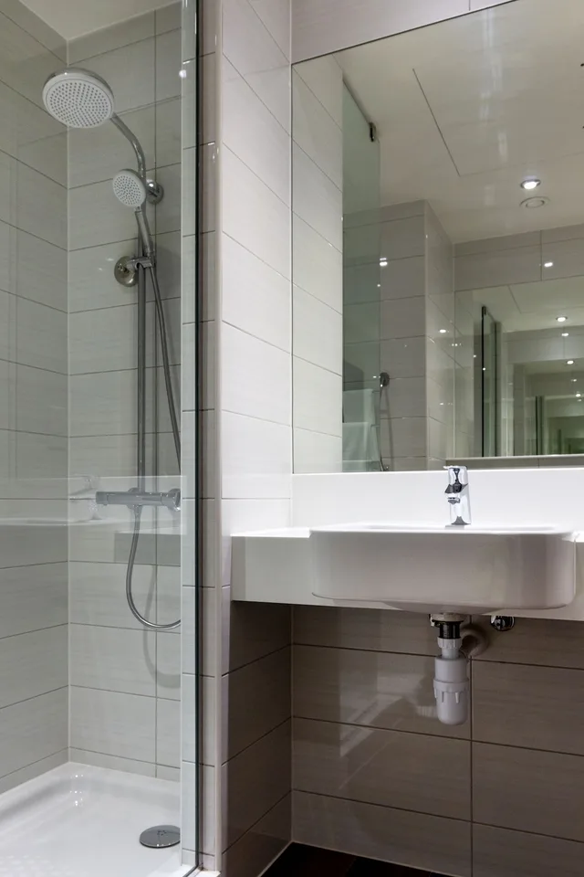 غرفة بسرير كوين، Premier Inn Dubai Al Jaddaf 7/9