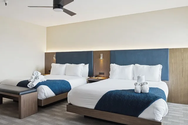 Premium, 2 Queen Beds, Partial Bay View، 456 Embarcadero Inn Suites 4/7