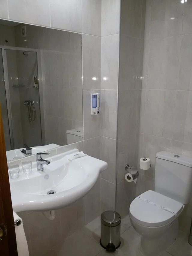 غرفة بسريرين منفصلين مع سرير إضافي، Hotel Moinho de Vento 5/8