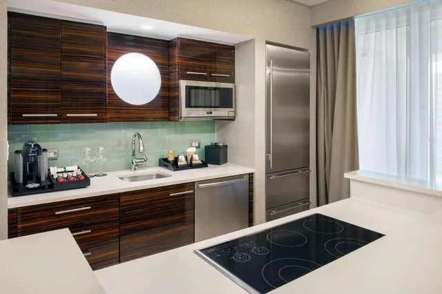 1 Bedroom, Suite, 2 Queen Beds, Pool Side, Sofa, Conrad Fort Lauderdale Beach 6/6