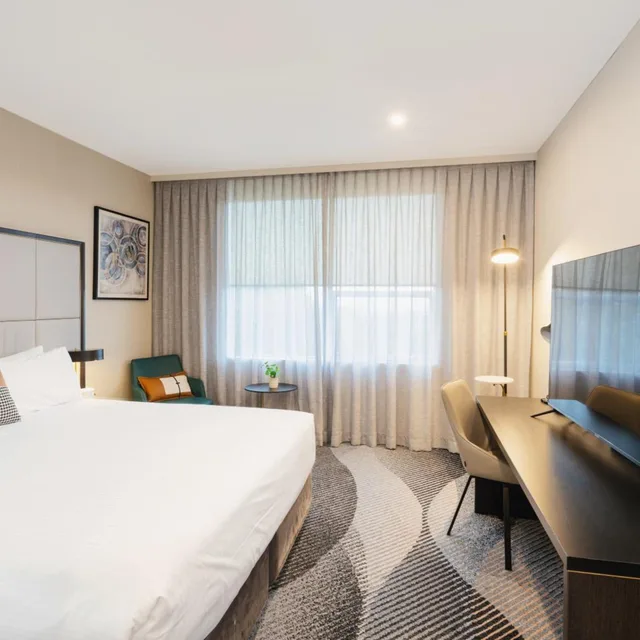 غرفة متصلة بسرير مزدوج وسريرين منفصلين، Royal Pacific Hotel 2/10