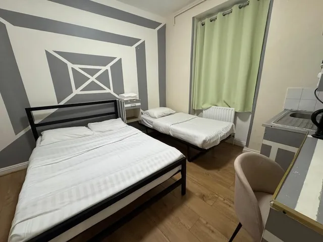 غرفة ثلاثية بسرير مزدوج وسرير فردي، Anwar House 7/10