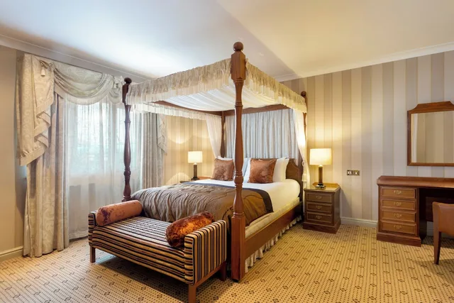 جناح جونيور بسرير كينج، Forest Pines Spa and Golf Resort 2/5