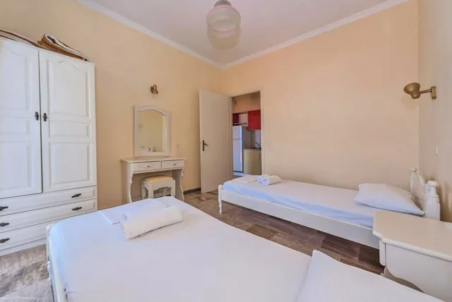2 Bedrooms, Apartment, Seafront Apartments 1/4
