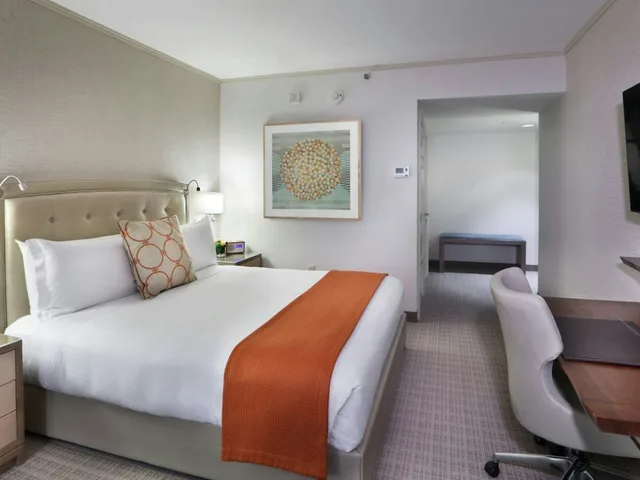 غرفة بسرير كينج، Seaport Hotel 2/4