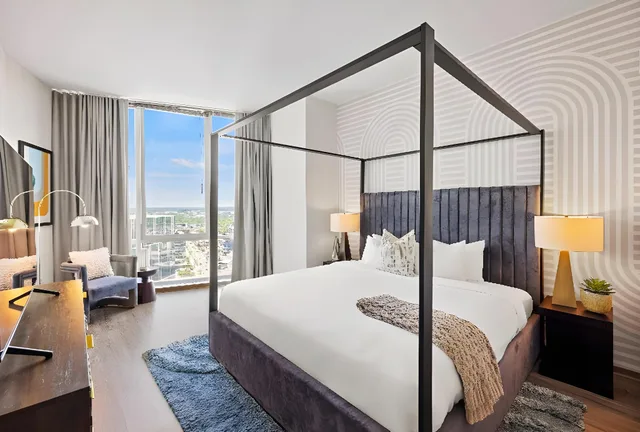 2 Bedrooms, Sky, Deluxe, Suite, Apartment، Placemakr Premier SoBro 1/1