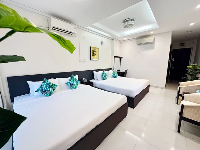 غرفة عائلية بسريرين كينج بإطلالة على المدينة بشرفة، Calmette Hotel 4/6