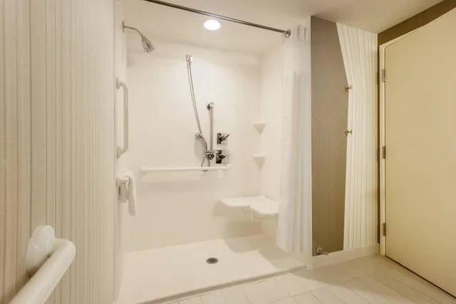 room, 2 queen beds, Courtyard Dallas Midlothian At Midlothian Conference Center 3/4