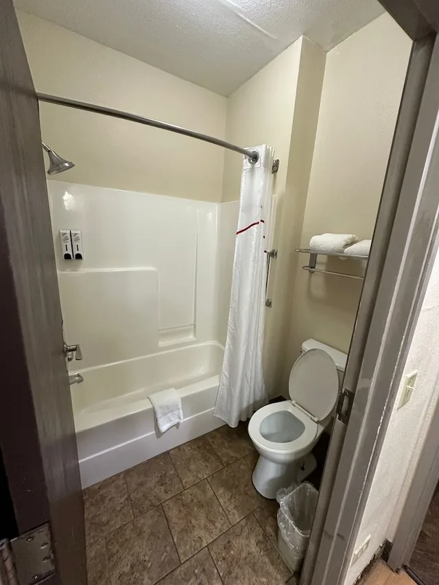 غرفة بسرير كينج لذوي الإعاقة، Econo Lodge Inn & Suites Monee 8/10