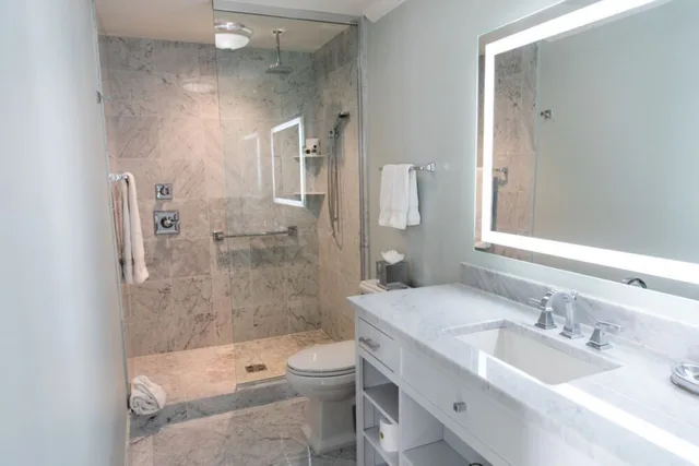جناح داخلي، Bienville House Hotel 2/2