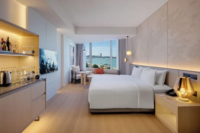 Renovated, Deluxe, Twin Beds, Sea View, Hard Rock Hotel Pattaya 3/8