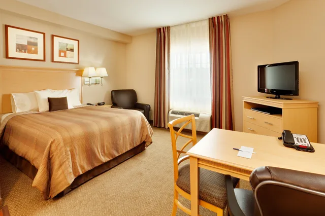 غرفة قياسية بسرير كوين، CANDLEWOOD SUITES HARRISBURG 2/7