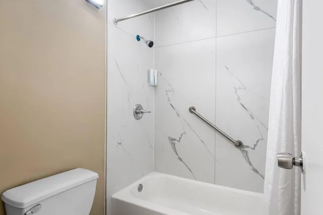 غرفة قياسية بسرير كينج للمدخنين، Rodeway Inn Charlotte South 7/9