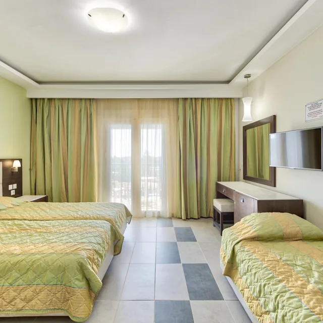 غرفة رباعية، Majestic Spa Hotel 6/10