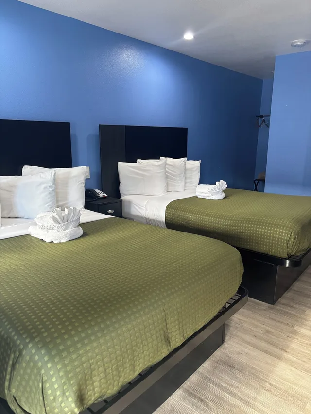 غرفة قياسية بسريرين مزدوجين، Monterey Fireplace Inn 2/5