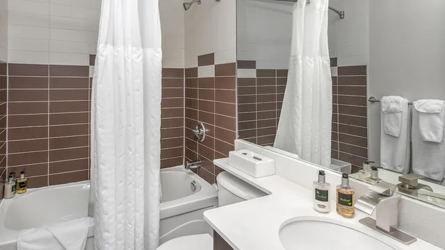 Coast, Premium, 2 Queen Beds, Sofa، Coast Lethbridge Hotel and Conference Centre 10/10