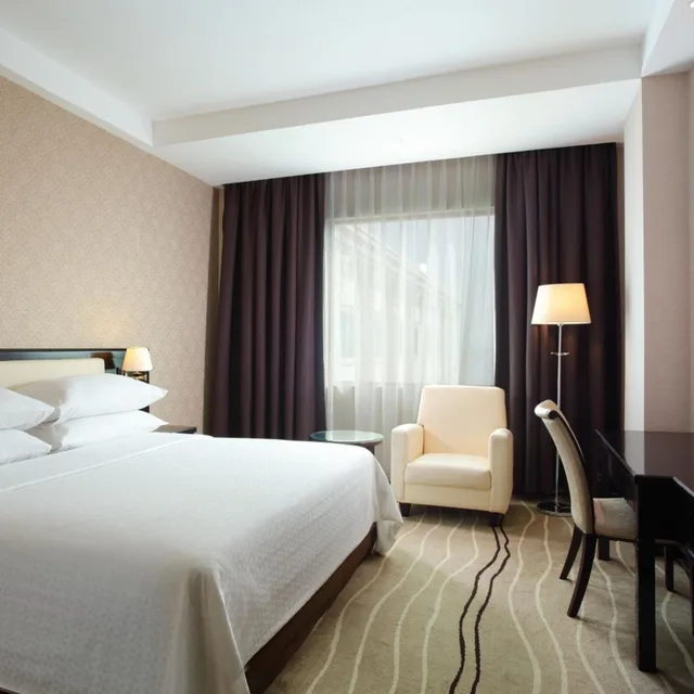 غرفة ديلوكس بسرير كينج، FOUR POINTS BY SHERATON MEDAN 3/7