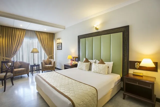 غرفة بريميوم بسرير كينج، Hotel Sarina 1/10