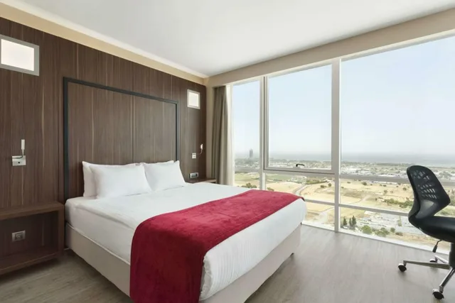 Business, Land View، Ramada Encore by Wyndham Izmir 2/2