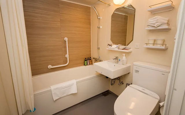 Room, Single, King Bed, Hotel Monterey Fukuoka 3/3